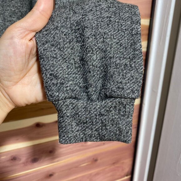 Lulus Womens Distressed Cropped Sweatshirt Gray Long Sleeve Pullover Top size XS - Picture 3 of 8